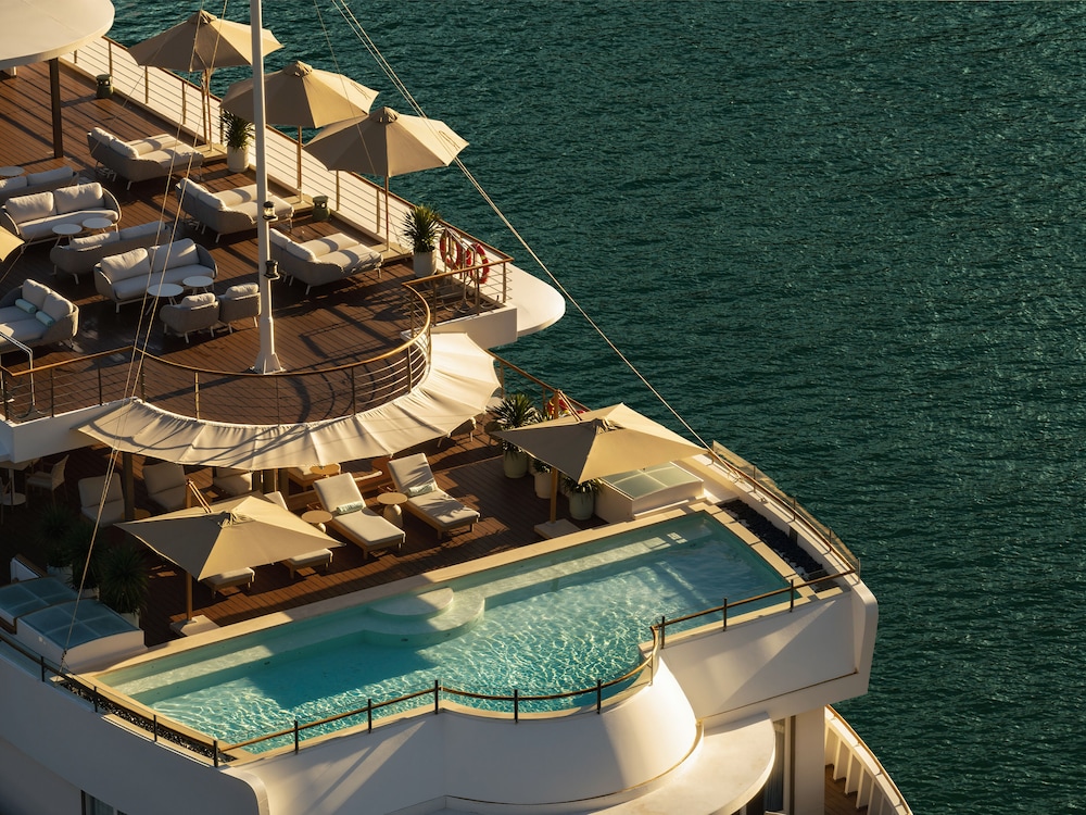 Bhaya Soul Cruise — 5-Star Luxury Hotel in Ha Long, Vietnam