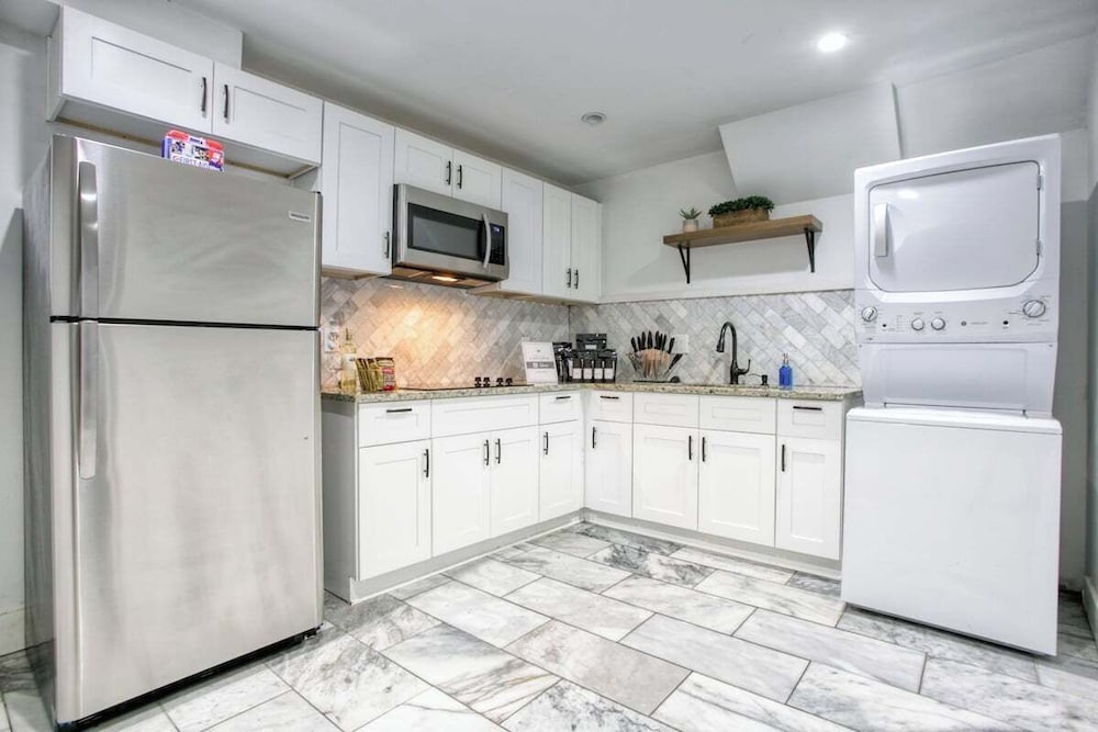 Buckhead 8br Getawayopen Layout Ideal for Groups - last minute hotel in Atlanta