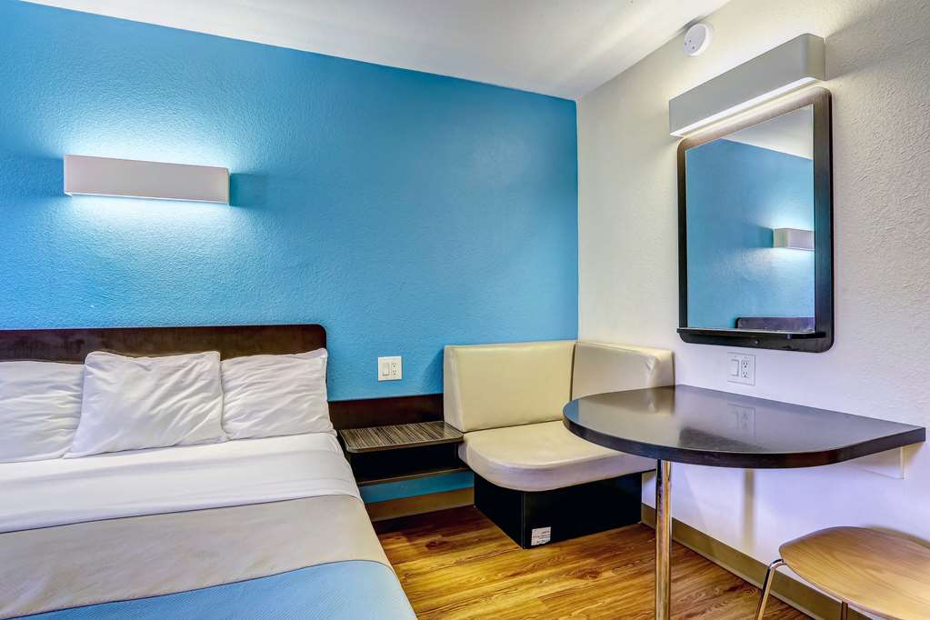 Motel 6 Dickson TN - photo 15