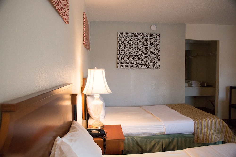 Cocomo Inn and Suites - photo 6