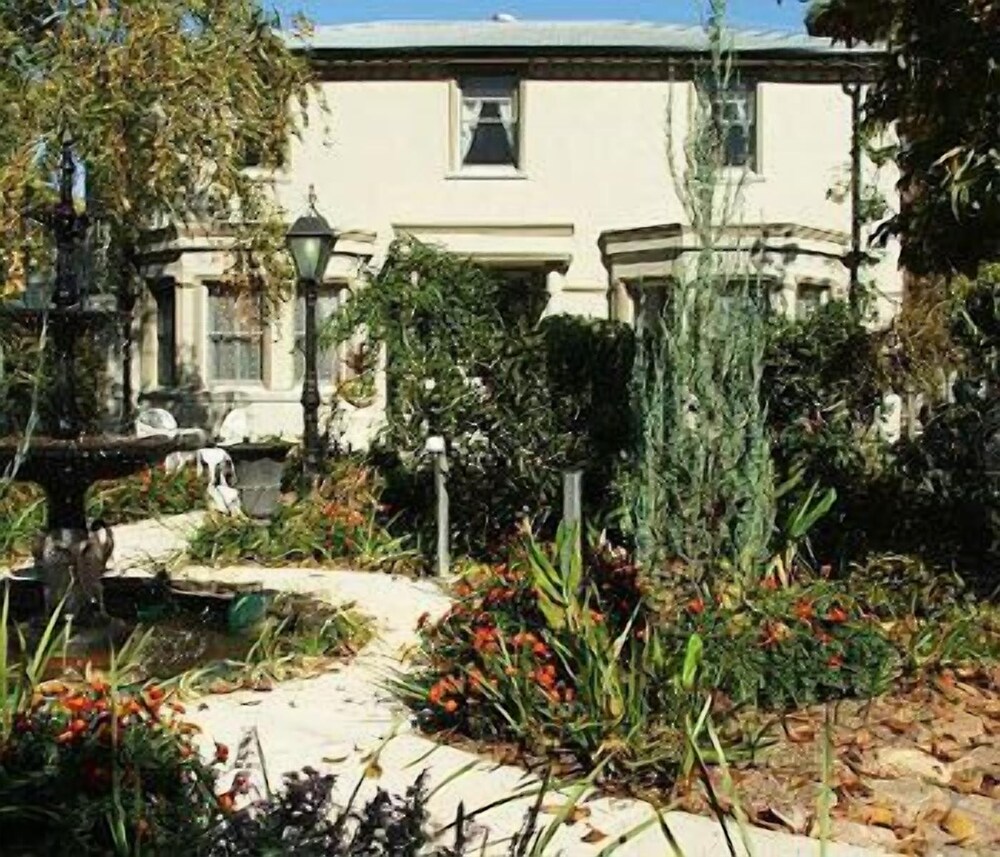 Briardale Bed & Breakfast — 4-Star Luxury Hotel in Albury, Australia