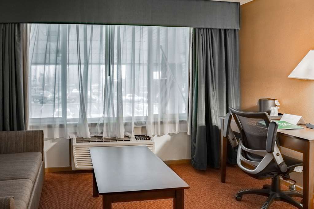 Quality Inn & Suites Vancouver North - photo 21