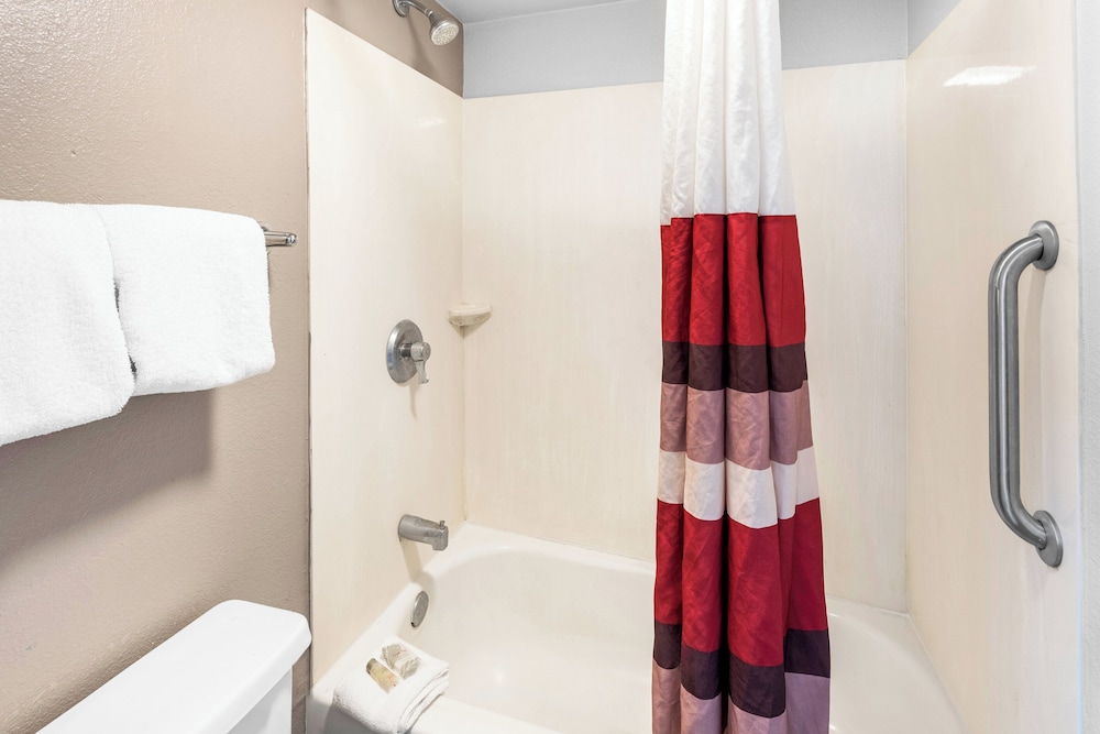 Red Roof Inn Indianapolis North College Park - photo 22
