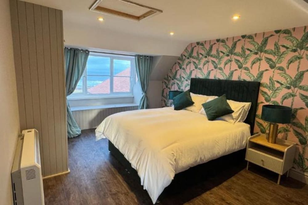 Near Beach Sea View Sleeps 6 Parking — 4-Star Luxury Hotel in Seahouses, United Kingdom