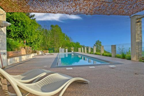 Peponi Classé 4 étoiles Piscine Parc des Monts d'Ardèche — hotel in Gourdon