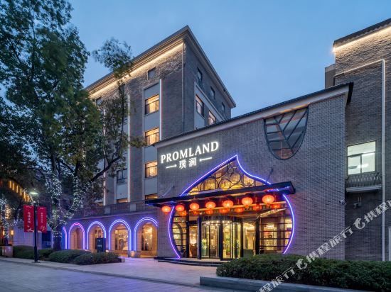 Snuggle Up - carbon neutral hotel in Broken Bow
