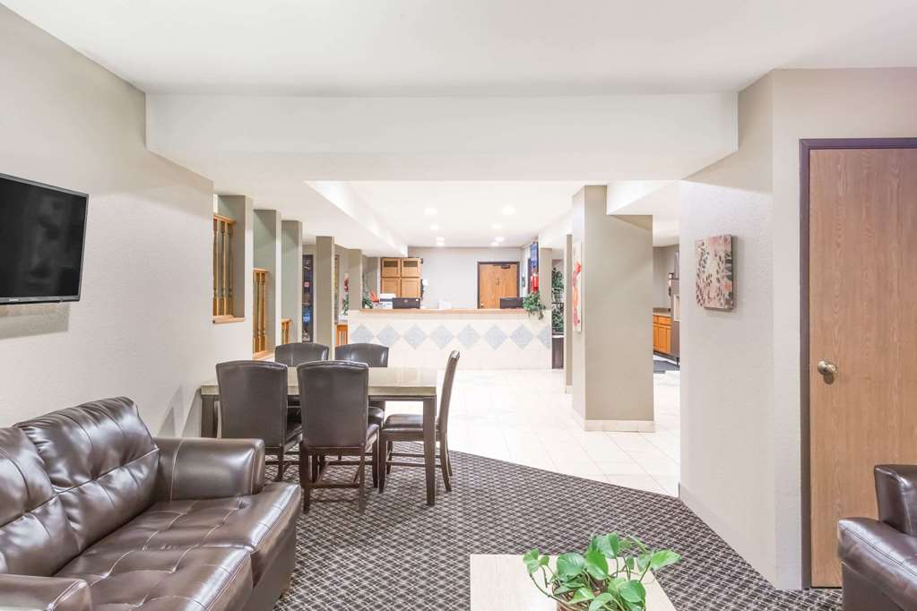 Super 8 by Wyndham Redding - photo 2