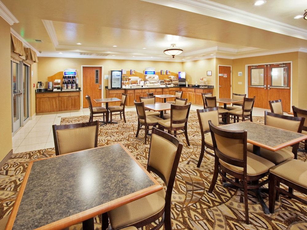 Holiday Inn Express Hotel & Suites Oroville Lake by IHG - photo 22