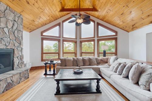 Chalet 272 — 4-Star Luxury Hotel in Banner Elk, United States