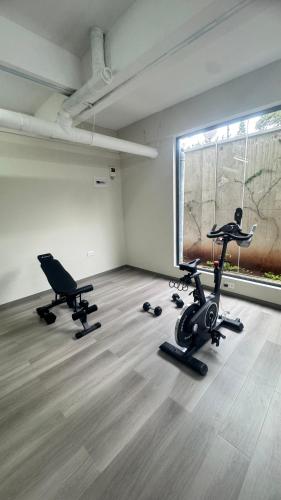 Modern Suite 1BR in Kilimani WIFI Netflix Free Parking Near yaya center