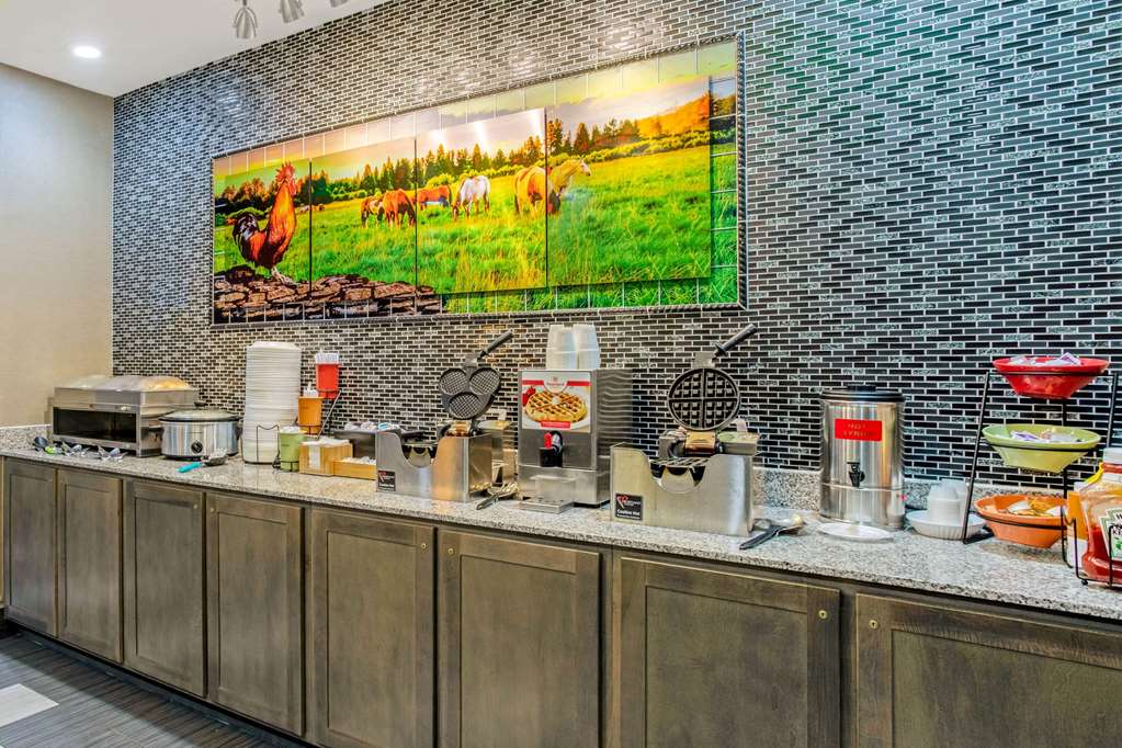 La Quinta Inn & Suites by Wyndham Paducah - photo 42