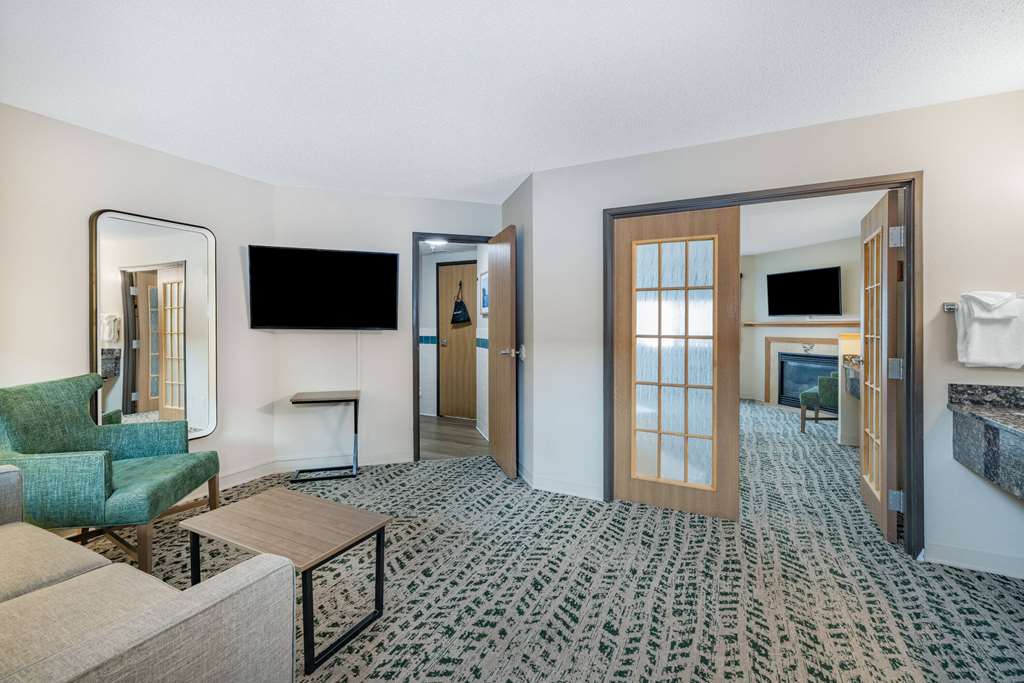AmericInn by Wyndham Duluth South Black Woods Event Center - photo 33