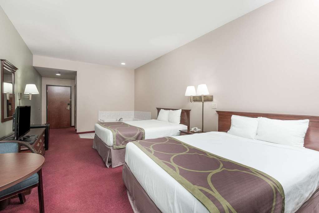 Super 8 by Wyndham Grayson - photo 6