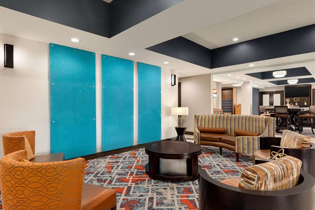 La Quinta Inn & Suites by Wyndham Oxford Anniston - photo 10