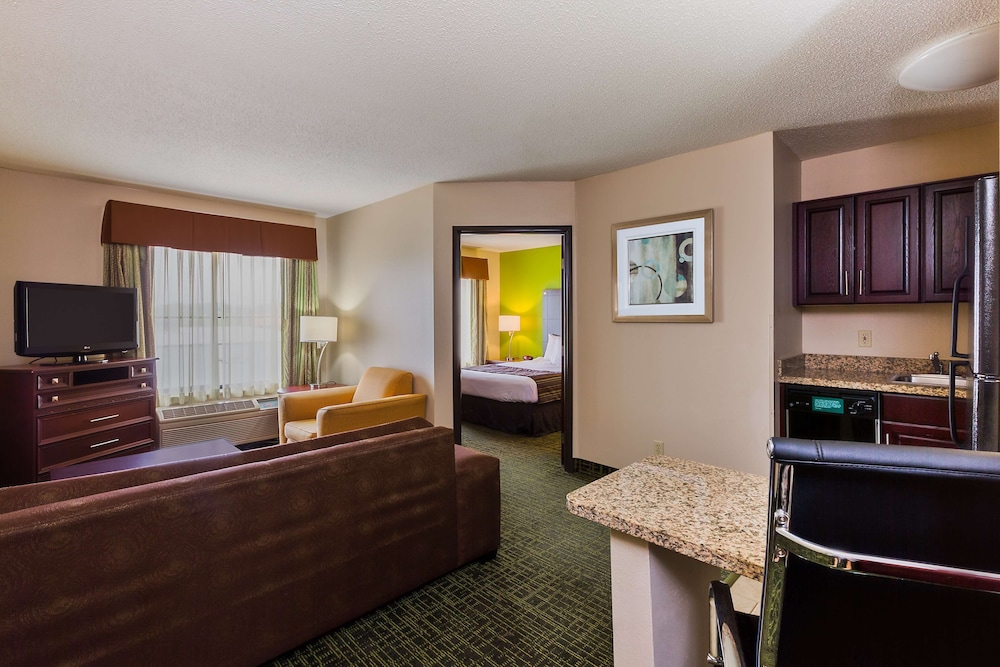 Staybridge Suites Cedar Rapids North by IHG - photo 10