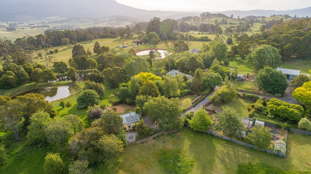 Blackwood Park Cottages — hotel in Deloraine