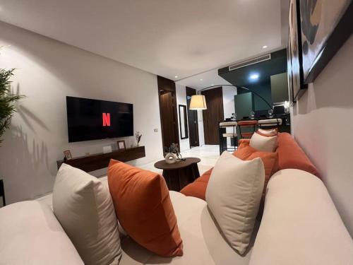 Luxury Residence So Stylish & Bright Appartement Hotel Au Coeur de Casablanca prés de Carrefour et 3 Min de La Gare Ferroviere Oasis — 4-Star Luxury Hotel in Casablanca, Morocco
