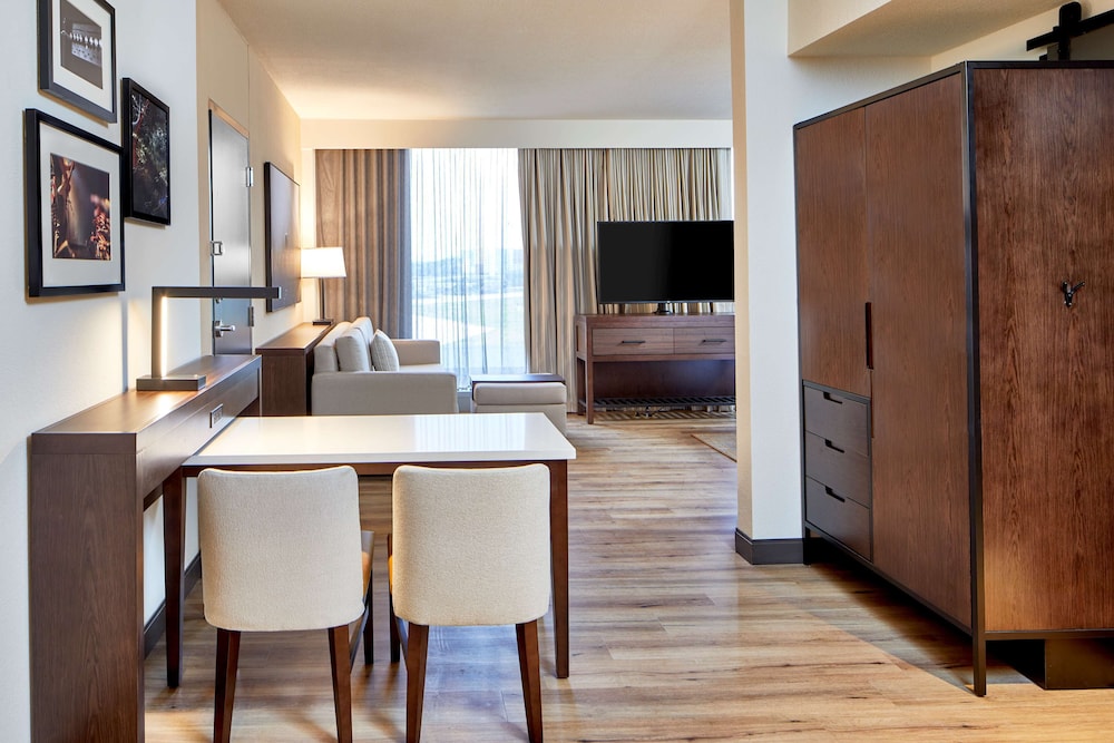 Embassy Suites by Hilton Nashville Downtown - photo 14
