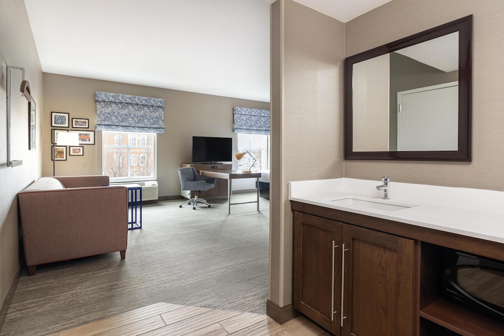 Hampton Inn & Suites Logan - photo 34