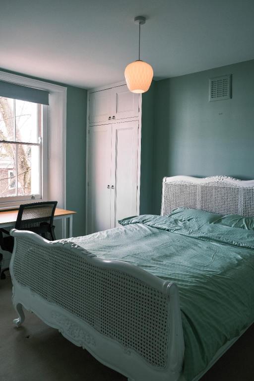 Victorian rooms in the heart of Angel in London, United Kingdom