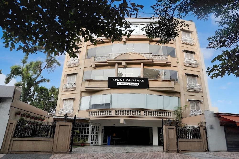 Super Townhouse Oak Rajpur Road Dehradun — 4-Star Luxury Hotel in Dehra Dun, India