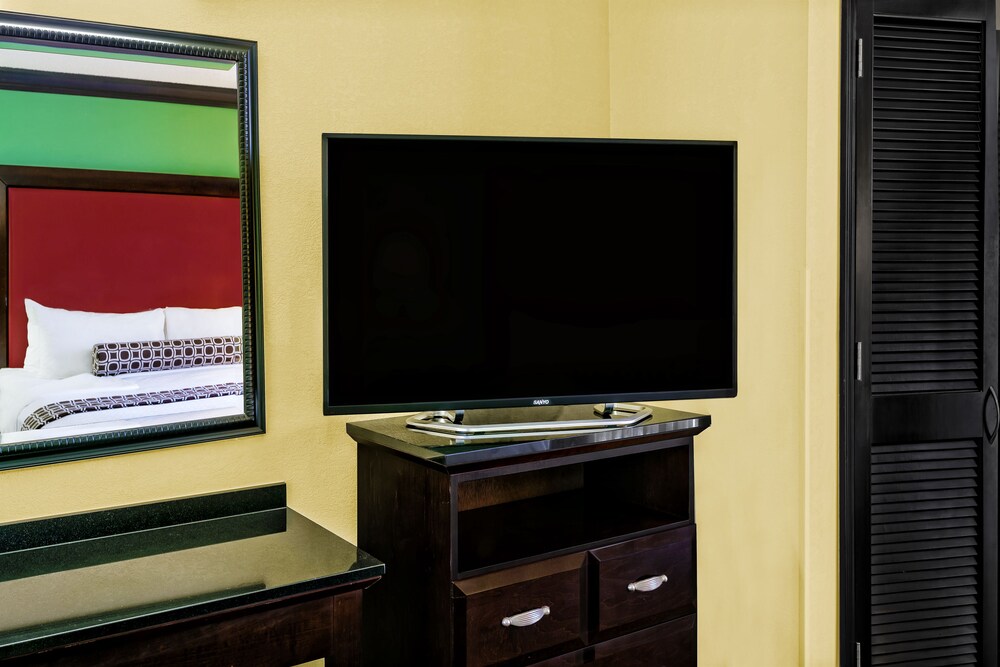 Crowne Plaza Suites Houston Near Sugar Land - photo 4