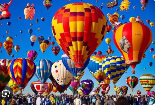 Hot Air Balloon Haven Hot Tub King Bed Office Foosball Bball — Albuquerque