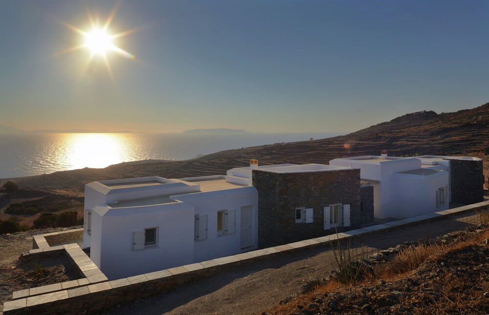 Green Luxury Villas — 4-Star Luxury Hotel in Folegandros, Greece