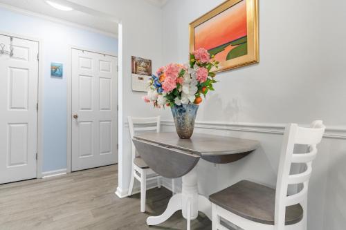 Charming Condo in Savannah Shores No Stairs Close to Beach — 4-Star Luxury Hotel in Myrtle Beach, United States