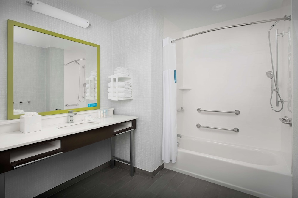 Hampton Inn & Suites Charlotte Airport Lake Pointe - photo 17