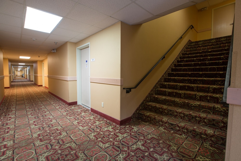 Bridgeway Inn & Suites Sublimity - photo 39