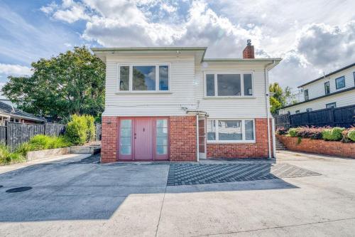 Spacious Entire Home in Epsom — 4-Star Luxury Hotel in Auckland, New Zealand