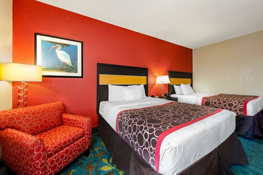 La Quinta Inn & Suites by Wyndham Leesville Ft. Polk - photo 10