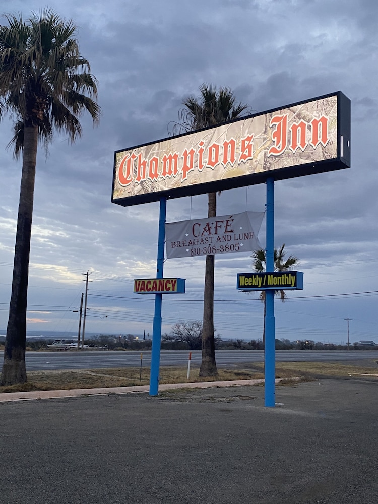 Champions Inn - photo 19