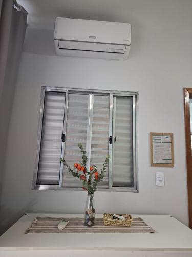 Kitnet com ar condicionado e banheiro externo — hotel in Capao Bonito