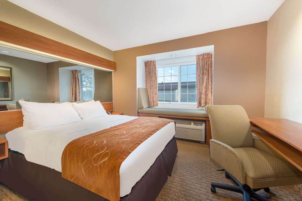 Microtel Inn & Suites by Wyndham Raton - photo 10