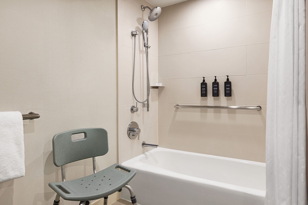 Sheraton Suites Chicago O'Hare - photo 36