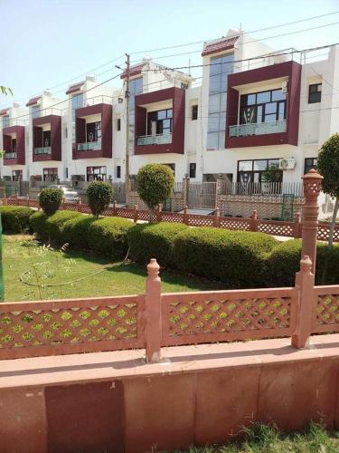 VATS VILLA Feels like Home & Facilitates like Hotel in Vrindavan, India