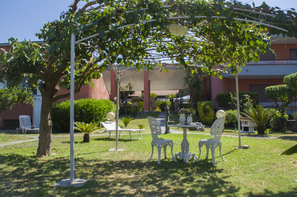 Villa Romana Relax — 4-Star Luxury Hotel in Santa Maria La Carita, Italy