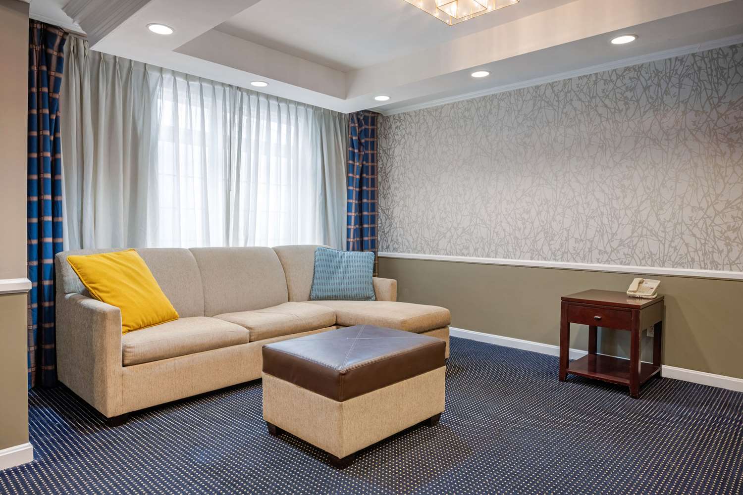 Clarion Hotel and Conference Center Harrisburg West - photo 10