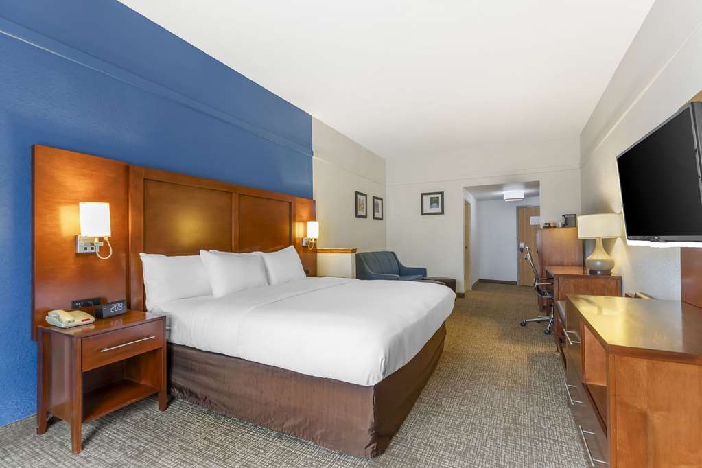 Comfort Suites Longmont - photo 11