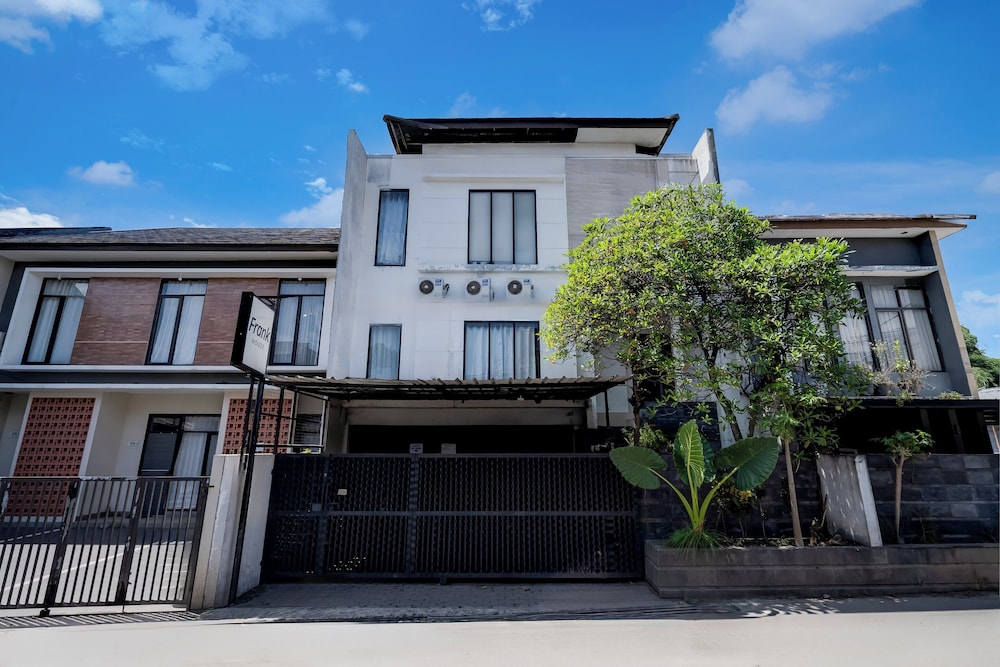 Hotel O Near Politeknik Negeri Bandung Formerly Frank House — Cimahi