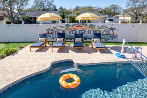 5 Br Tiki Bar Retreat Pool Hot Tub Putt Putt Games — 4-Star Luxury Hotel in Seminole, United States