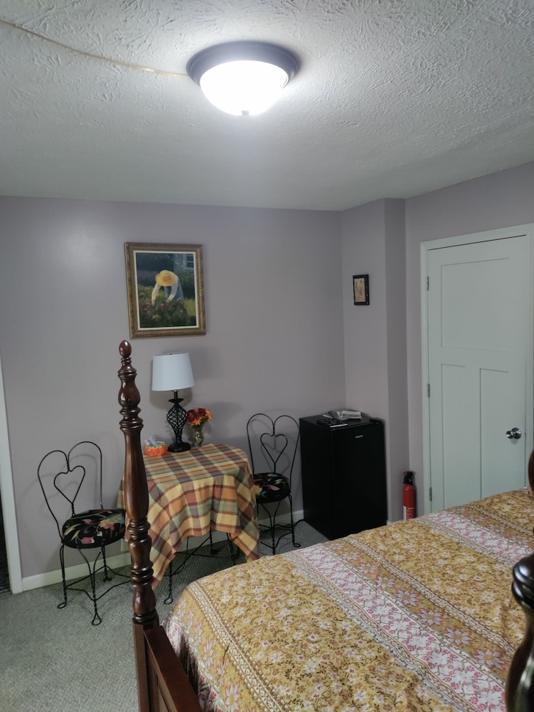 Lil Black Bear Inn - photo 7