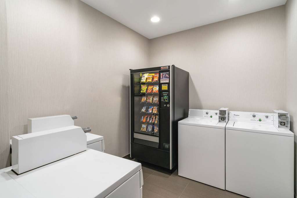 La Quinta Inn & Suites by Wyndham Latham Albany Airport - photo 32