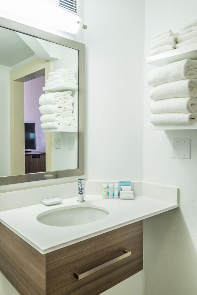 Hampton Inn Freeport Brunswick - photo 18