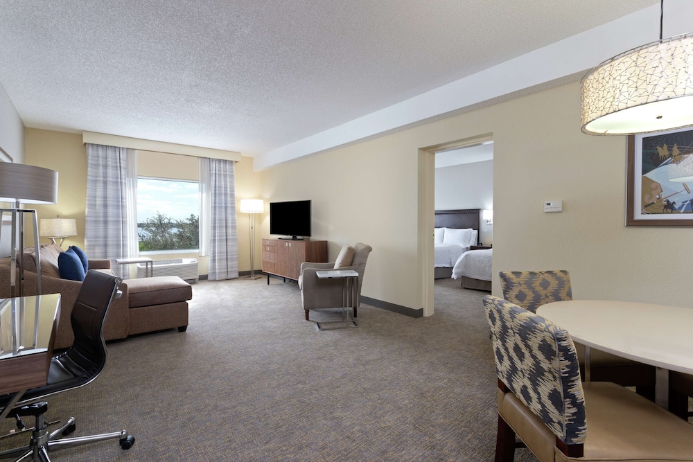 Hampton Inn & Suites Wellington - photo 7