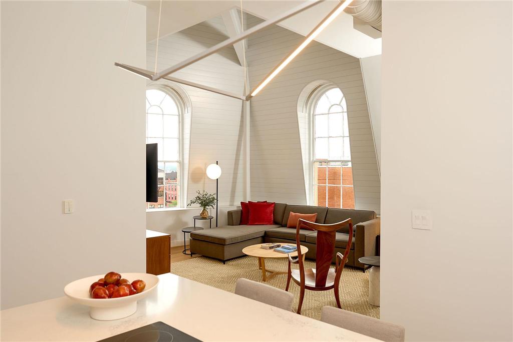 The Docent's Collection at 121 Middle Street - photo 8