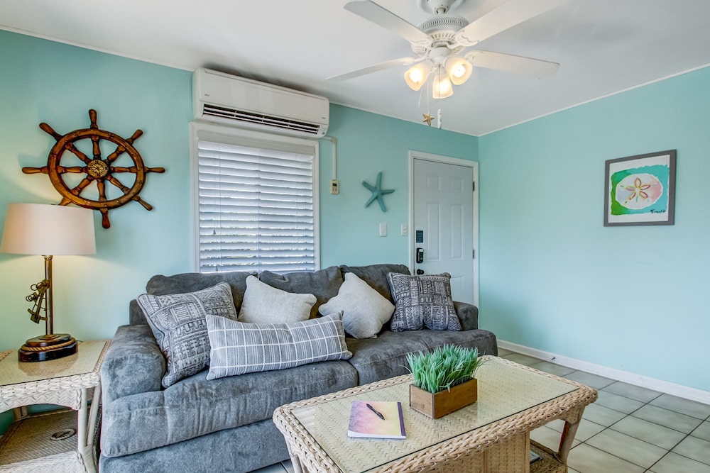 Beach Vacation Walkable to Dining&Shopping Unit B - photo 6