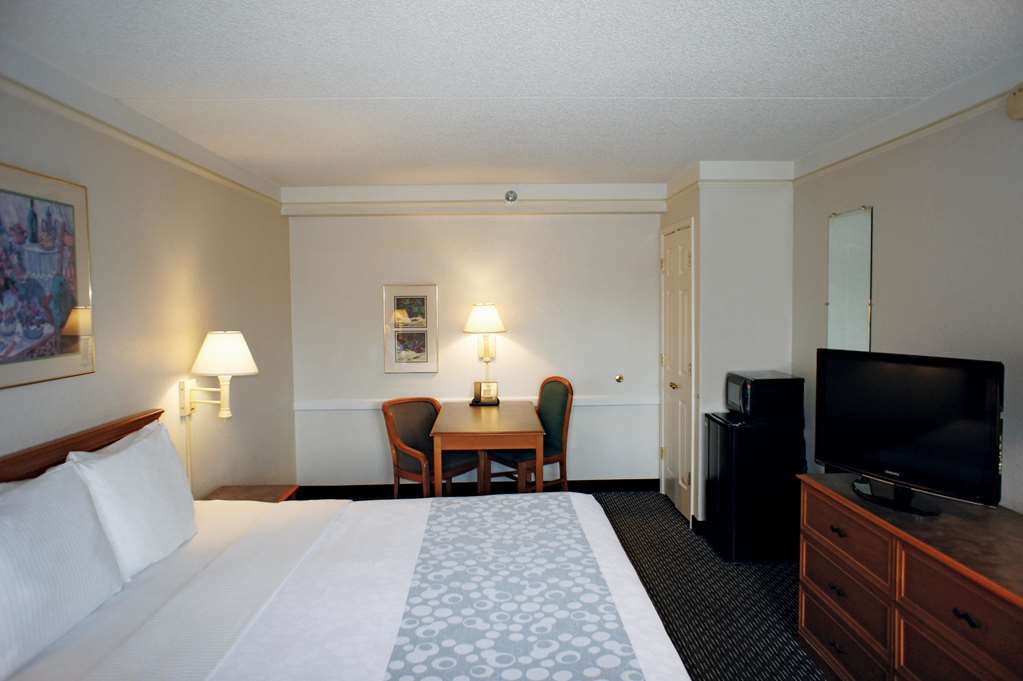 La Quinta Inn Tampa Bay Pinellas Park Clearwater - photo 12